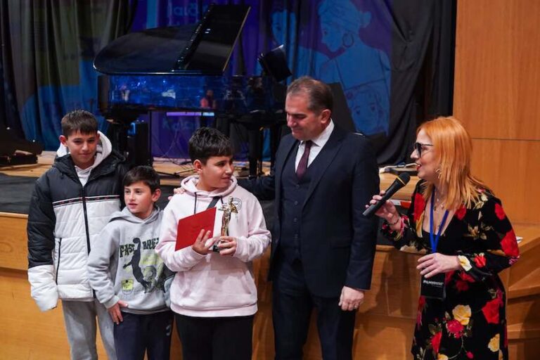 Το Βραβείο της Λέσχης για το καλύτερα κινηματογραφημένο βίντεο απονεμήθηκε στον Γιώργο Κουρή George Gunnarsen και τους Youth Dream Makers
